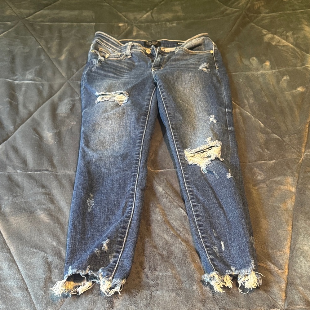 Judy Blue Ripped Ankle Jeans in Dark Blue